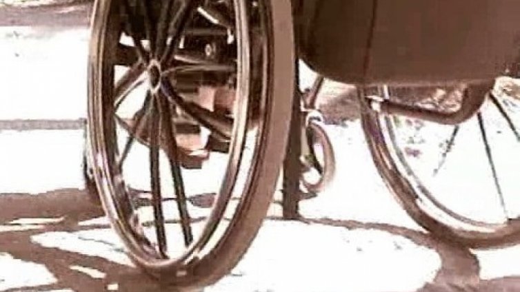 Хиляди хора с увреждания ще останат без лични асистенти