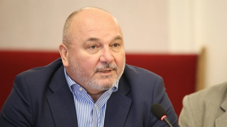 Дефицитът започва рязко да се увеличава, предупреди финансист