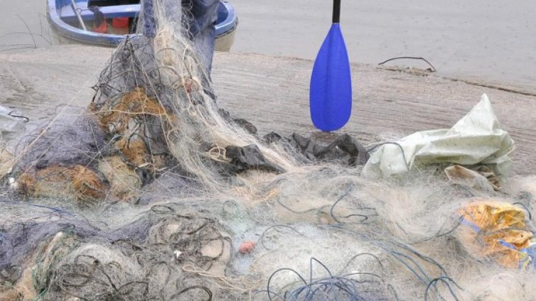 Кофискуваха 100 кг толстолоб и мрежи от язовир Камчия