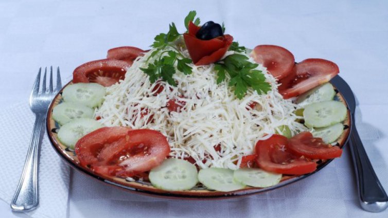 Лято е! Шопската салата ни излиза все по-евтино