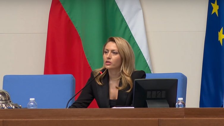 Рая Назарян получи подкрепата на 129 депутати за председател на Народното събрание