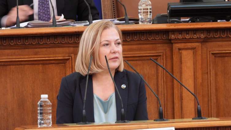 Надежда носи надеждата за втория мандат на К@A и Демократите!?