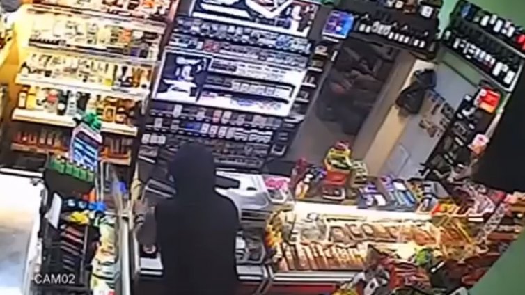 Спипаха мъж, крал храна и алкохол от магазин във Варна, в продължение на цял месец