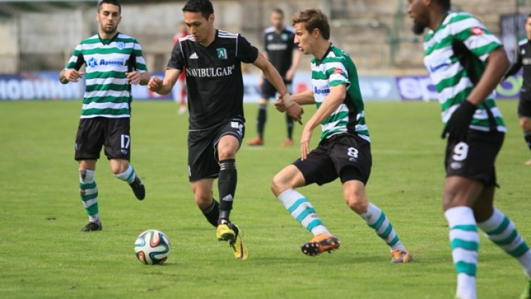 Пресилена дузпа спаси „Лудогорец” на „Тича”