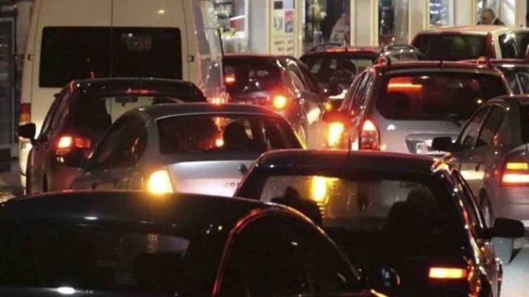 Изпращаме с 2022 с опашки за гориво заради края на отстъпката от 25 ст.