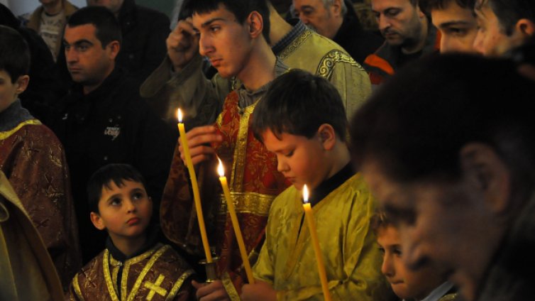 Мощи на трима светци пристигат в София