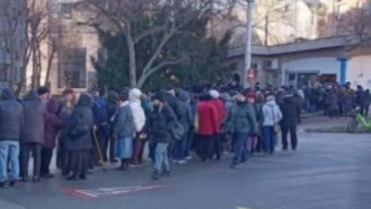 Пунктовете за карти за автобусите ще са с удължено работно време днес