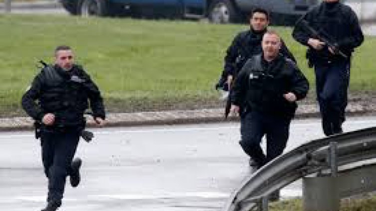 Предотвратиха атаки срещу военни бази във Франция 