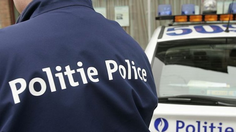 Трима маскирани с автомати &bdquo;Калашников&ldquo; обраха бижутерия в белгийския град Шателино