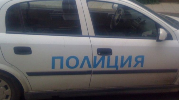 Роми нахлуха с брадви в дома на семейство, пребиха мъжа