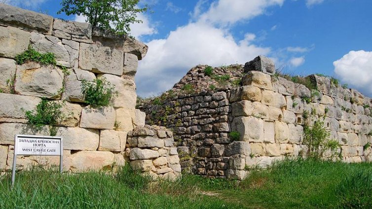Археолози откриха нова църква в средновековния град Червен