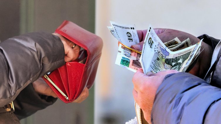 84,5% от левовете са в БНБ, какво ще се случи с тях? 