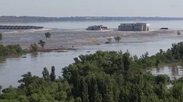 Украйна е поискала помощ от ЕС след разрушаването на язовирната стена на Каховската ВЕЦ