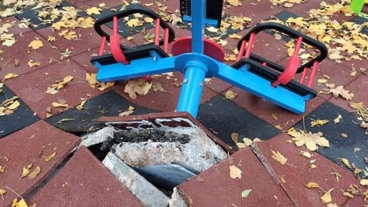 Вандали потрошиха за четвърти път детска площадка в Каварна
