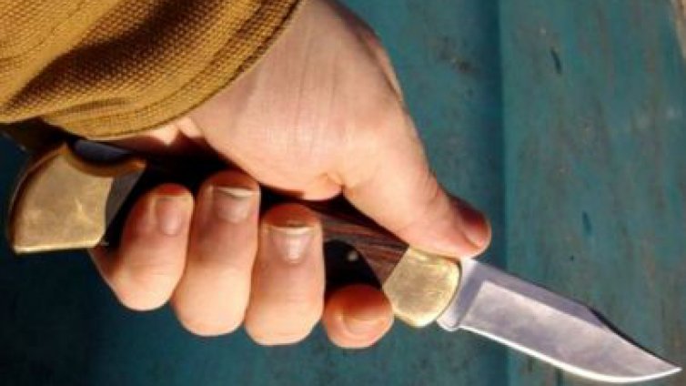  Мъж нападна с нож касиерка във Варна и сви оборота на магазина