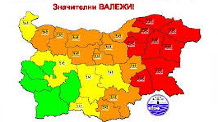 Внимание! Червен код за опасни валежи в 8 области днес