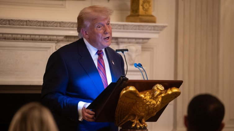 Тръмп отново заплаши БРИКС с мита, можел "бързо да приключи" организацията