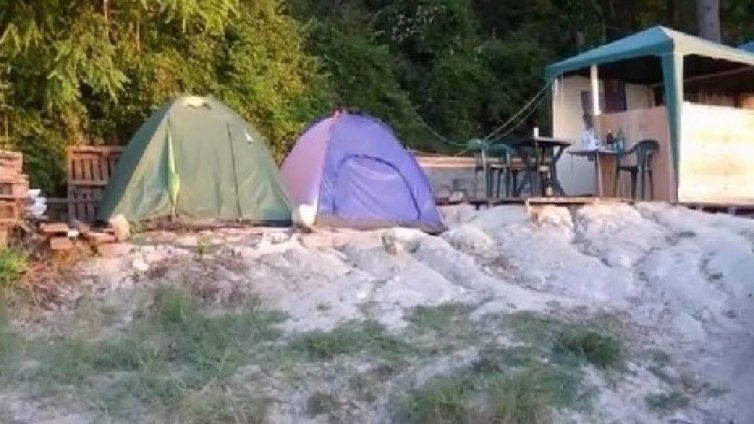 Спряха изграждането на заведение на плажа на Галата
