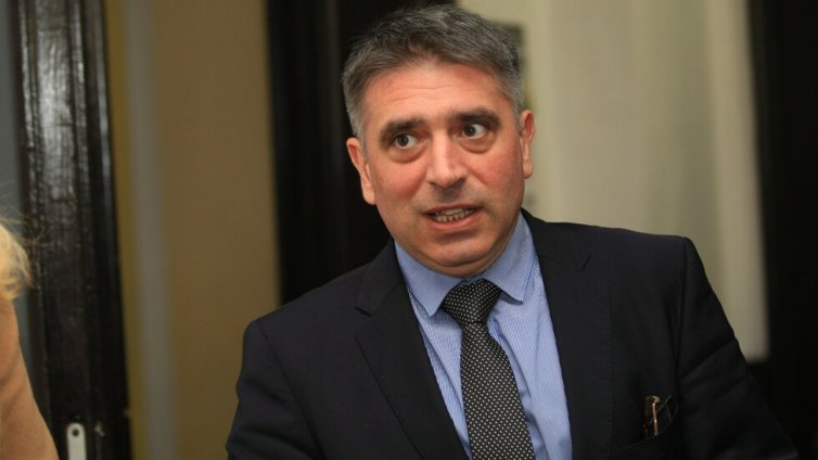 Oсвобождават шефа на затворите