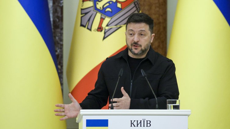 Украйна и Русия обявиха отделни примирия за 9 май