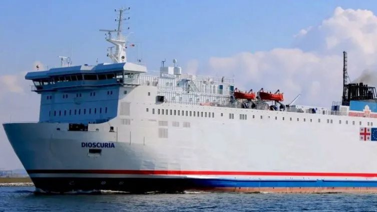 Двама са тежко пострадали на единия кораб, ударен край Варна, целият екипаж на втория е изчезнал 