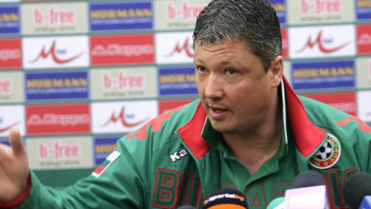 Любо Пенев подсилва защитата с двама от ЦСКА