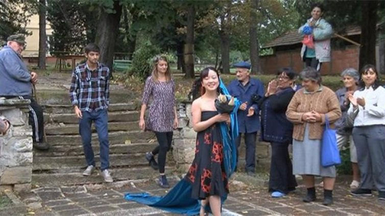 Китайка се омъжи за себе си в Горна Липница
