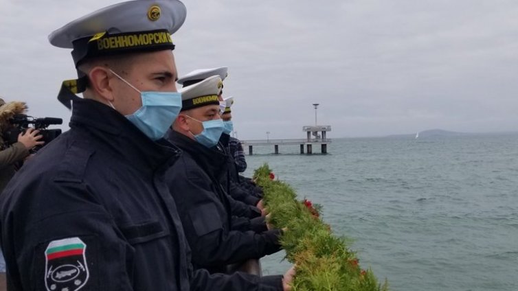 ВМС участваха в честванията на 6 декември в Бургас