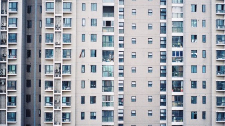 Китаец пръсна &pound;18 000 за ремонт... на съседния апартамент!