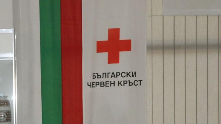 БЧК разширява складовата си база, чака нови бежанци