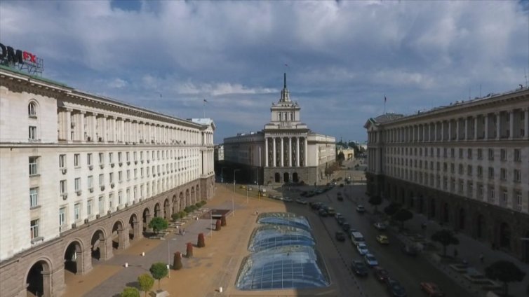 Гласуват утре вота на недоверие към кабинета "Денков"