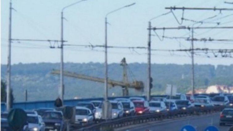 Катастрофа затапи "Аспаруховия мост" тази сутрин