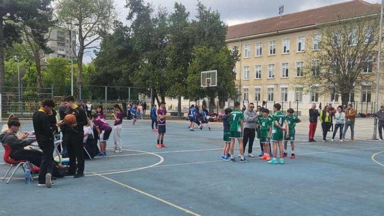 Излъчиха първенците по стрийтбол за V-VII клас от &bdquo;Ученическа купа Варна 2026&ldquo;
