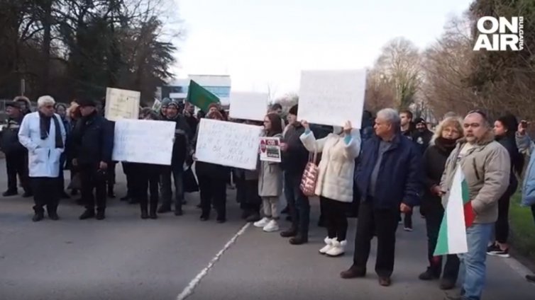 Протестиращи затвориха пътя Варна - Белослав (ВИДЕО)