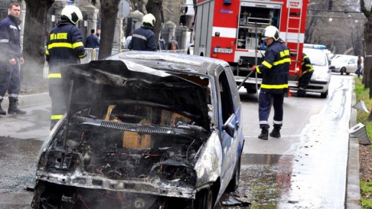 Автомобил изгоря във „Виница“