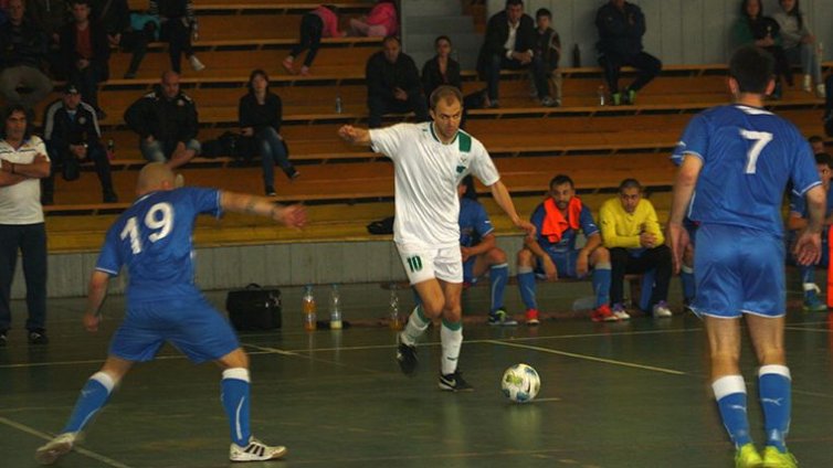 "Мания" е на финал във футзала