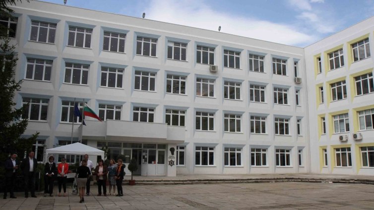 Oткриха обновеното ОУ &quot;Никола Вапцаров&quot; във Варна (СНИМКИ)