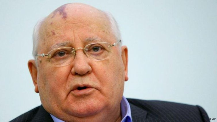 Горбачов: Западът да спре опитите да изолира Русия