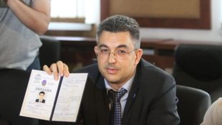 Пламен Николов извади кетапите пред камерите
