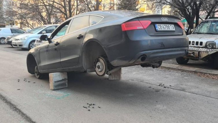 Старата песен на нов глас: Ауди осъмна на трупчета в София