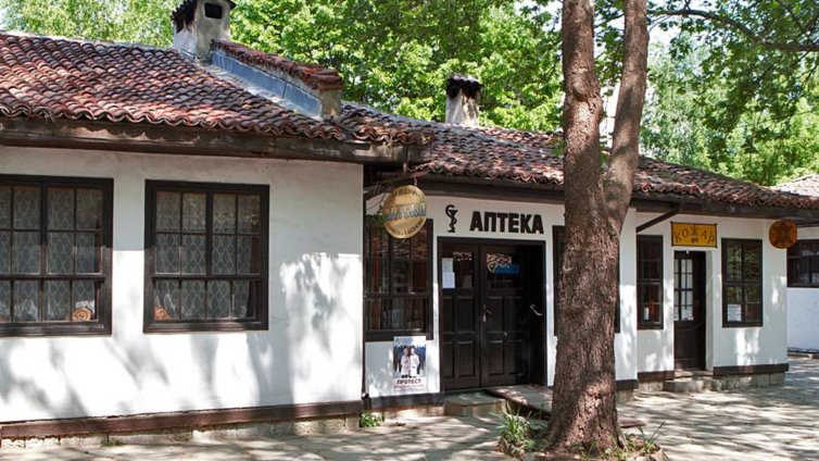 Държавата отпуска 305 000 лв. за служителите в етнографските музеи на открито