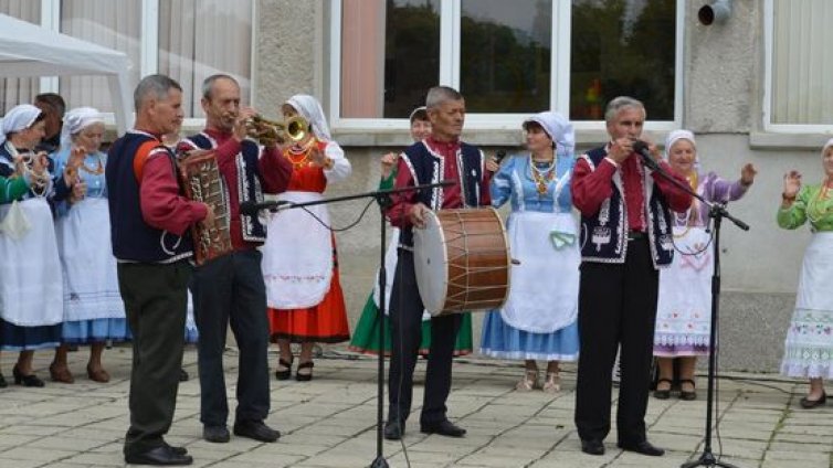 Молдовци слушаха гайди край Вълчи дол