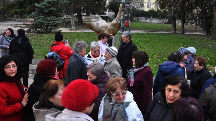Евреите във Варна почетоха спасителите си пред Паметника на благодарността (Снимки, Обновена)