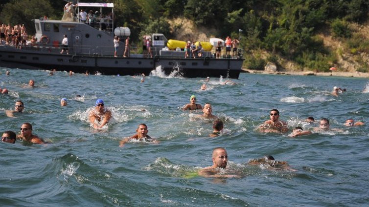 Благословия за плувците в маратон Галата-Варна