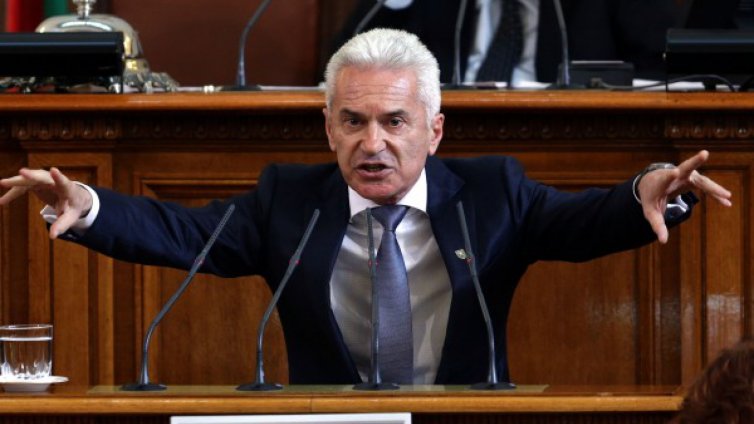 Щракат белезници на Сидеров. Ще търка нара поне 72 часа