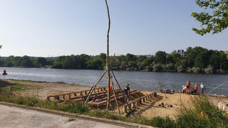 Напредва строежът на тръстиковата лодка за експедицията АБОРА IV