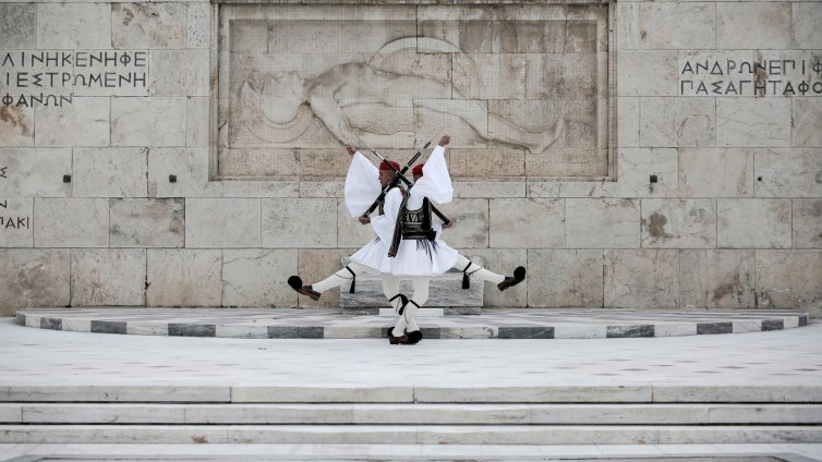 Гърците ще работят по 13-часа на ден при конкретни обстоятелства