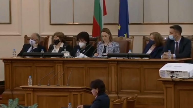 Ива Митева от "Има такъв народ" е новият председател на парламента (ВИДЕО)