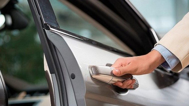 Едно от "болните" места на колите са вратите. Навиците, които ги съсипват