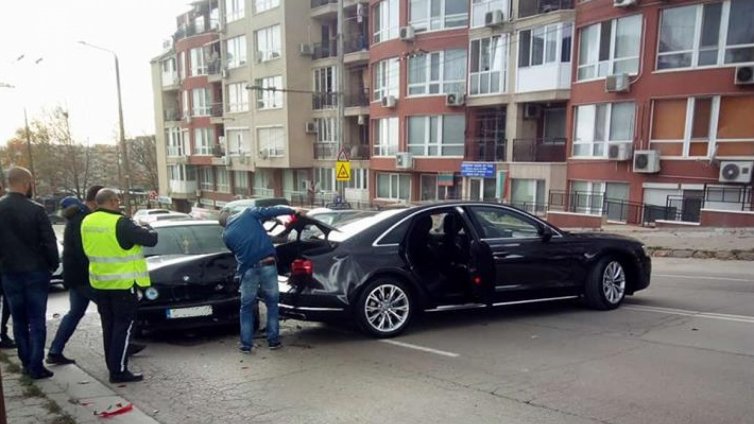 БМВ и Ауди се удариха на ул. „Вяра” във Варна